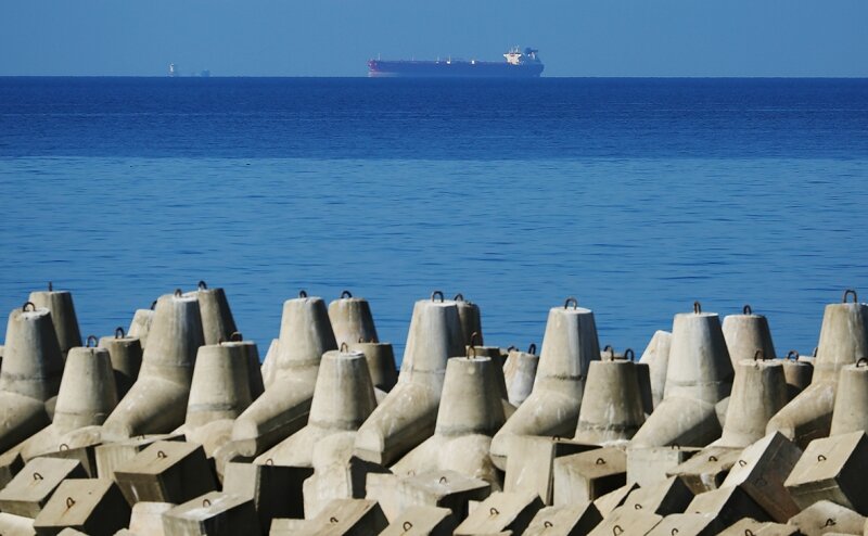 Евросоюз согласовал частичное эмбарго на нефть из России. Что это значит