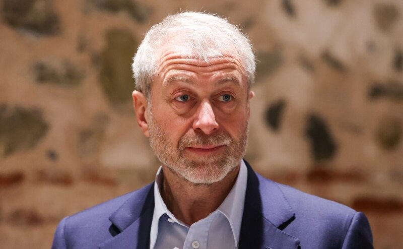 FT узнал о продаже Абрамовичем оператора связи за 1 фунт стерлингов