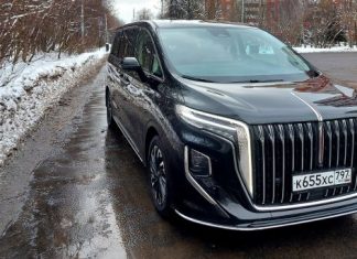 Тест-драйв Forbes: на минивэне Hongqi HQ9 к производителю обуви «Котофей»