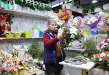Увядающий бизнес: в России закрываются цветочные магазины