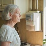 В России предложили полностью компенсировать оплату ЖКУ одиноким пенсионерам