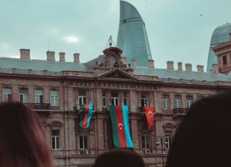 Азербайджан продлил карантинные ограничения