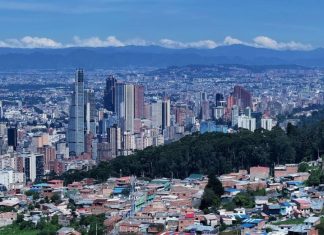 Филиппины разрешили застрявшим туристам оставаться в стране до 1 апреля