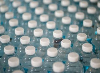 Грузия запретит продажу напитков в пластиковых бутылках с 2027 года