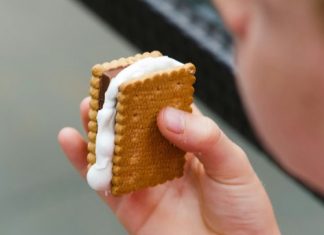 Конфета против грусти: почему россияне едят все больше сладкого