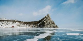 На Байкале открыли ледовую переправу на остров Ольхон