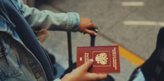 Россиянам рекомендовали оформлять биометрические загранпаспорта
