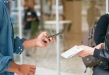 Россияне смогут заселяться в отели по QR-коду с 28 марта