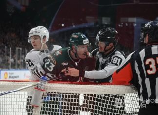 Сонливый первый период, казанское судейство и отскок: как «Ак Барс» одолел «Трактор» в Казани