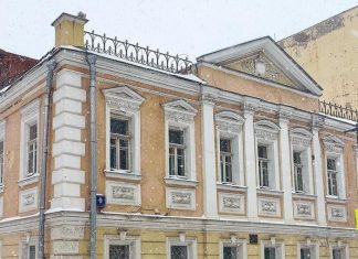 В центре Москвы продают помещение в старинной усадьбе