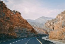 В ОАЭ открыли свободный доступ к самой высокой горе страны