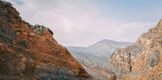 В ОАЭ открыли свободный доступ к самой высокой горе страны