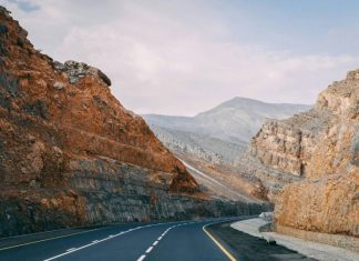 В ОАЭ открыли свободный доступ к самой высокой горе страны