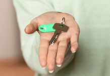 В России женщины чаще мужчин покупают квартиру до брака