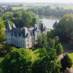 Во Франции продается замок XIX века с часовней и полем для гольфа