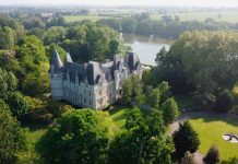 Во Франции продается замок XIX века с часовней и полем для гольфа
