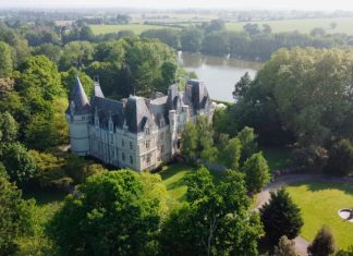 Во Франции продается замок XIX века с часовней и полем для гольфа