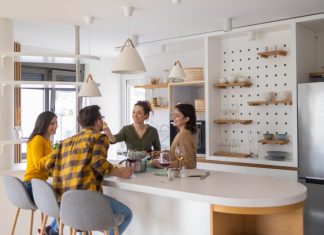 Зумеры выбирают коливинги вместо ипотеки