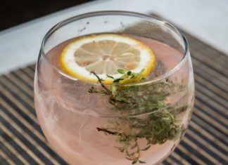 Для здоровых и богатых: в России растет спрос на безалкогольный алкоголь