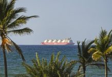 Дважды заблокированный: каким будет ущерб от продолжения блокады Ормузского пролива