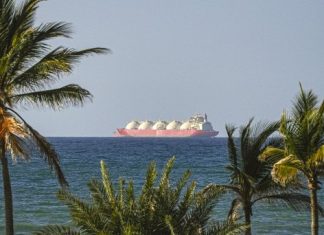 Дважды заблокированный: каким будет ущерб от продолжения блокады Ормузского пролива