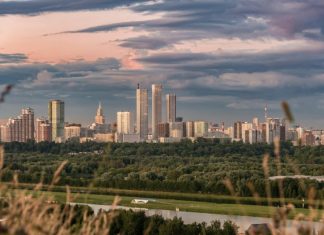 Каждая пятая вторичная квартира в Москве продаётся с долгами