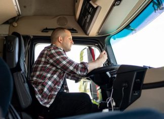 Крепче за баранку держись, шофер: водители грузовиков активно ищут работу