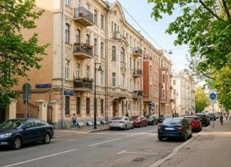 Квартиры в новостройках «старой» Москвы дешевеют второй месяц подряд