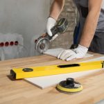 Россиянам напомнили о штрафах до 80 тысяч рублей за ремонт квартиры в обед