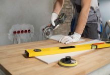 Россиянам напомнили о штрафах до 80 тысяч рублей за ремонт квартиры в обед