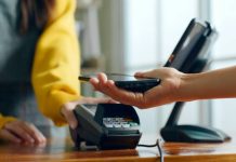 Россиянам стала доступна оплата по QR-коду в Египте