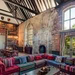 В Англии продаётся бывший монастырь начала XI века, переделанный в жилой дом