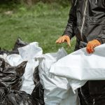 В Госдуме предложили давать скидку 50% на оплату ЖКУ за участие в субботнике