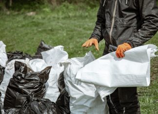 В Госдуме предложили давать скидку 50% на оплату ЖКУ за участие в субботнике