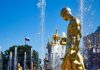 В Петергофе запустили фонтаны и открыли летний сезон