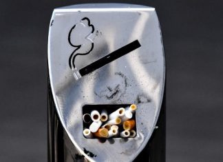 Вылетят в трубу: почему бизнес по продаже сигарет и вейпов мельчает и исчезает